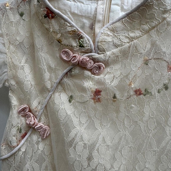 2T Girls Charming Formal Lace Short Flutter Sleeve Dress with Floral Details - Picture 2 of 5